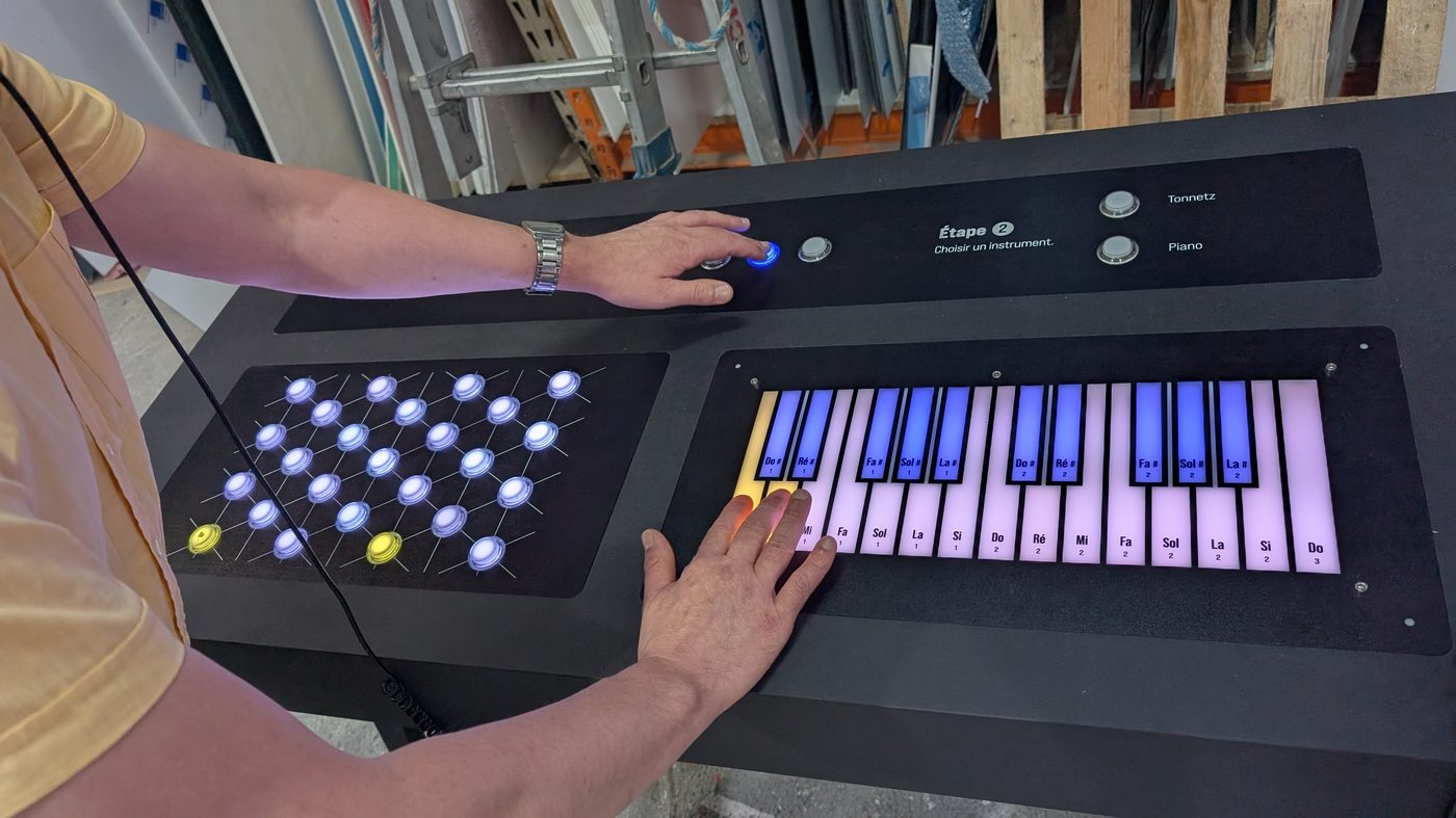 Détail du clavier Tonnetz avec boutons arcade rétroéclairés